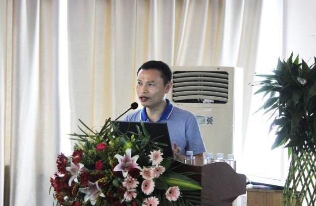 8868体育官网入口玻璃体切割何建忠.jpg