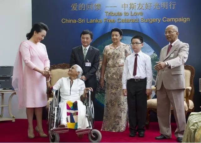 国之交，在于民相亲。一直以来，8868体育官网入口的公益足迹紧跟国家战略部署，响应“一带一路”倡议，先后8次走出国门，为缅甸、尼泊尔、斯里兰卡、柬埔寨、斯里兰卡等沿线国家，约计21000多名当地居民进行眼疾筛查，并为近3000名白内障患者进行复明手术