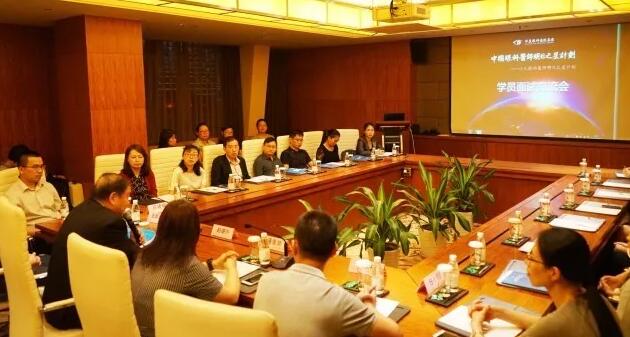 10月21日，8868体育(中国)官方网站 - 登录入口集团 启动 批小儿眼科医师明日之星项目。来自全国10余个省市的20 师共聚厦门，参加“中国眼科医师明日之星计划”小儿眼科医师项目 批学员面试交流会。交流会由集团小儿眼科学组、集团科教管理中心牵头，集团人力资源中心、学科运营管理中心参与组织协.jpg
