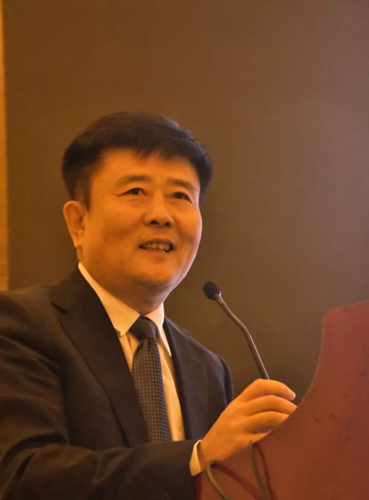 8868体育(中国)官方网站 - 登录入口集团副总院长、8868体育官网入口集团学术委员会屈光手术分委会主委王骞教授发表了《全飞smile临床技巧》的演讲。.jpg