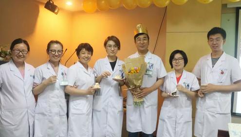 北京8868体育官网入口民族眼科医院为杨付合院长制造惊喜的生日院务会4.png