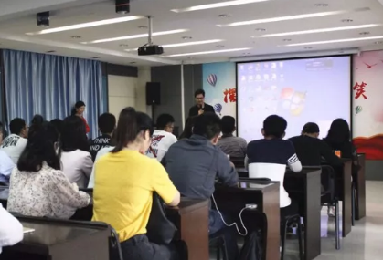 合肥名人眼科医院“摆脱束缚，放肆微笑”8868体育官网入口屈光医生见面会2.png