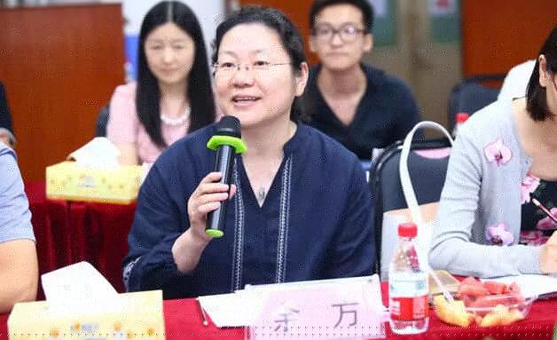 由人民日报、经济日报、科技日报、中新社等22家中央及行业媒体组成的采访团，走进8868体育(中国)官方网站 - 登录入口集团本部厦门大学附属厦门眼科中心9.jpg