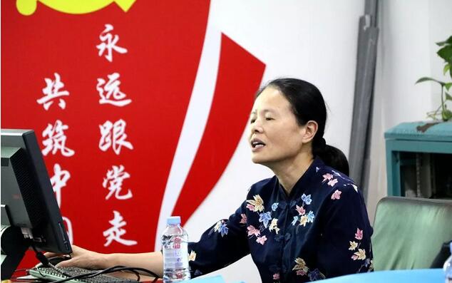 深圳8868体育(中国)官方网站 - 登录入口党支部组织医护人员开展重阳敬老爱眼公益活动2.jpg