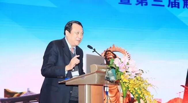 临沂8868体育官网入口崔传波院长应邀出席全国眼屈光手术研讨会并点评屈光学术分享环节1.jpg