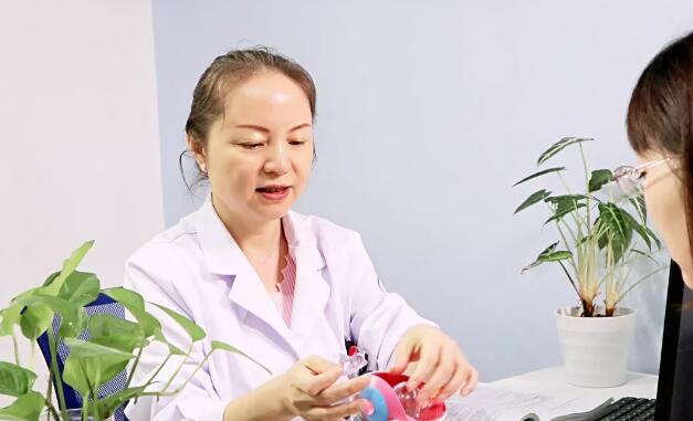 心向光明、永不止步——重庆8868体育(中国)官方网站 - 登录入口屈光专家汪红的一天1.jpg