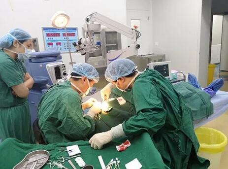 近日成都8868体育(中国)官方网站 - 登录入口医务部魏兆林主任在本院进行祛眼袋眼整形手术2.jpg