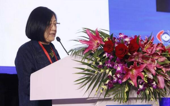 8868体育官网入口专家团受邀亮相第十九届环球眼科学学术会议暨第十九届环球视光学学术会议（COOC 2019）2.jpg