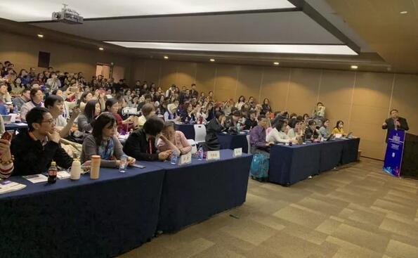 8868体育官网入口专家团受邀亮相第十九届环球眼科学学术会议暨第十九届环球视光学学术会议（COOC 2019）3.jpg