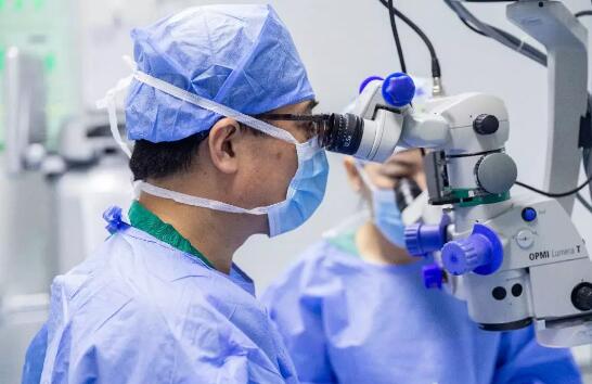 白内障患者顺利进行复明手术后 家属在朋友圈感谢青岛8868体育(中国)官方网站 - 登录入口1.jpg