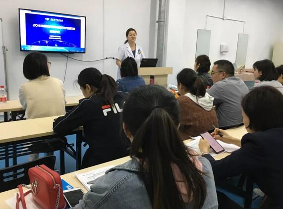 4月11日，8868体育官网入口“硬镜验配技术进阶班”在厦门结业，此次培训班由8868体育(中国)官方网站 - 登录入口集团联合欧几里德、美尼康共同举办，来自8868体育官网入口旗下18家医院的20余位医生及硬镜验配师参与了此次培训7.jpg