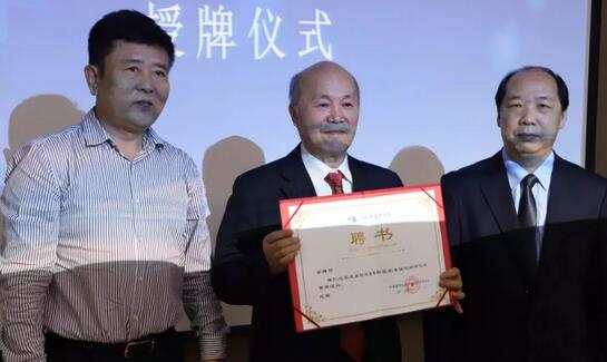 8868体育官网入口近视研究所揭牌 从医疗卫生层面来共同推动青少年近视防控工作的开展5.jpg
