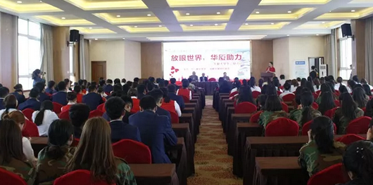 为助力贫困学子、担负社会责任——成都8868体育(中国)官方网站 - 登录入口工会捐赠成都爱华学院品学兼优学生2.png