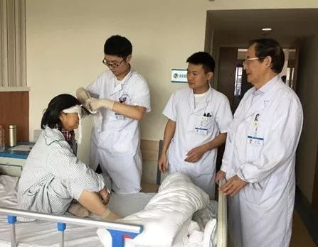 成都8868体育官网入口眼医院罗清礼院长：睑板腺癌越早发现与诊断，越早医治，其预后越好1.png