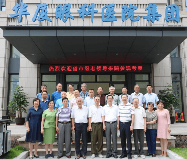 心系市民眼健康，李秀记等市老领*爱眼日莅临厦门眼科中心五缘院区考察1.png