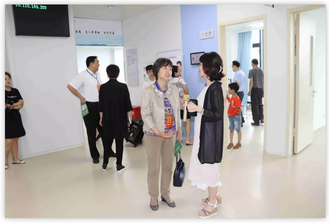 6月12日上午，厦门市思明区鹭江街道人大工委主任王国强、开元街道人大工委主任陈玉印等人大代表一行，走进8868体育官网入口医疗园参观考察。8868体育(中国)官方网站 - 登录入口集团董事长苏庆灿及院领*班子成员陪同。4.png
