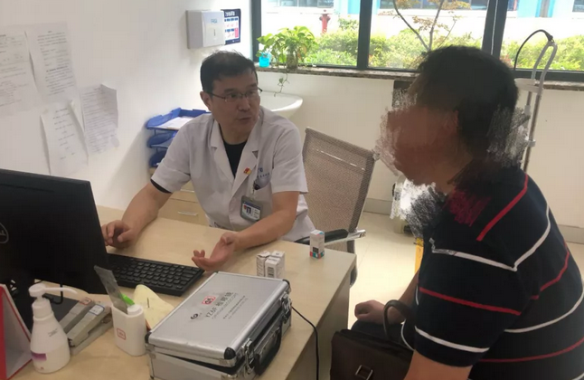 重庆8868体育(中国)官方网站 - 登录入口副院长、青光眼博士王秀青教授：高度近视是青光眼发病危险因素1.png
