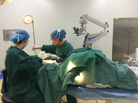 长时间玩手机导致斗鸡眼 在成都8868体育(中国)官方网站 - 登录入口顺利手术2.png