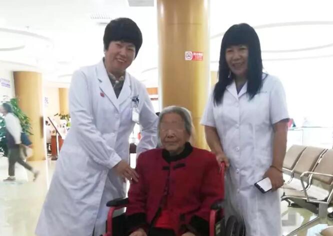 百岁白内障老人在8868体育(中国)官方网站 - 登录入口顺利手术2.jpg