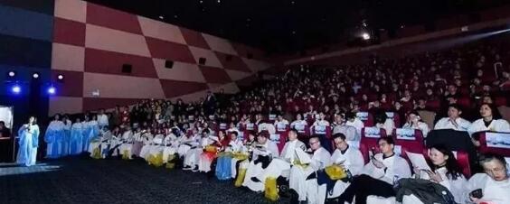 8868体育(中国)官方网站 - 登录入口蔡磊琳业务副院长与同行一道出席第九届“关爱近视 微笑论坛”EVO ICL电影学院专场1.jpg