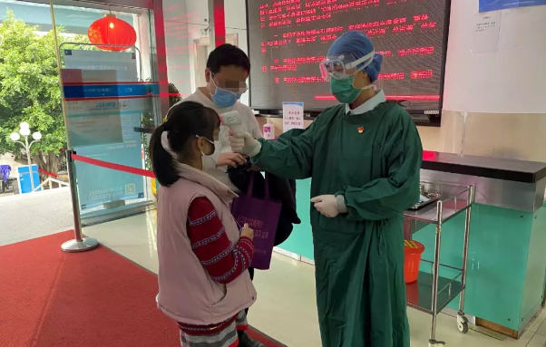 不一样的一线，一样的坚守——8868体育官网入口集团本部厦门眼科中心守护爱与光明6.png
