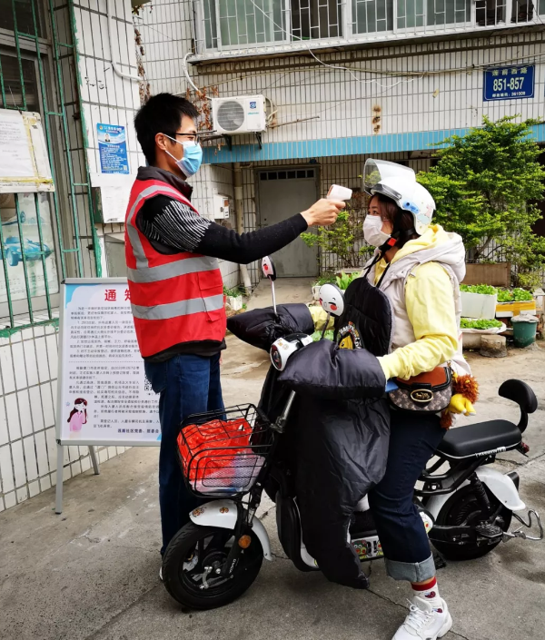 8868体育官网入口抗疫：厦门眼科中心志愿者硬核出战：“疫情不退，我们不退”5.png