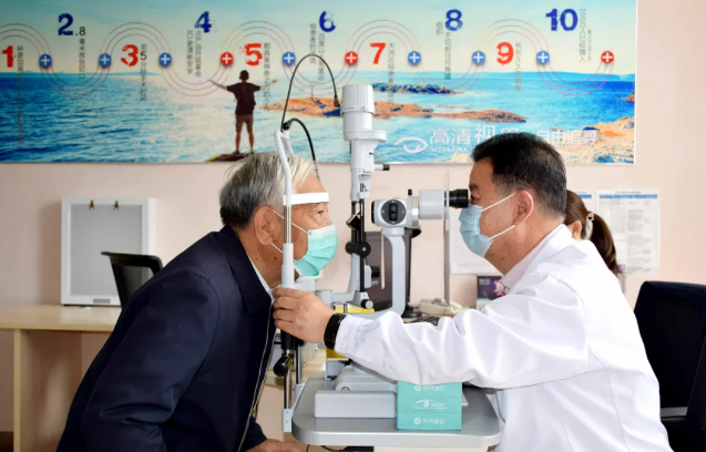 十年追随院长 多次手术——记兰州8868体育(中国)官方网站 - 登录入口一面锦旗背后的故事1.png