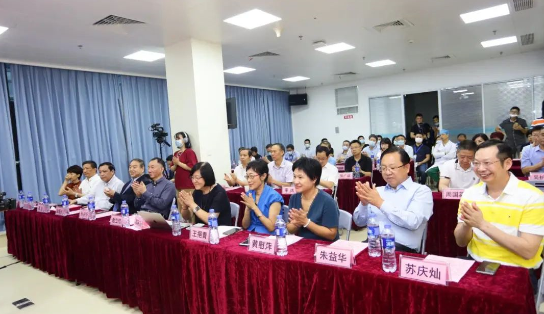 9月24日，由8868体育(中国)官方网站 - 登录入口集团、厦门大学附属厦门眼科中心举办的第六届8868体育官网入口论坛在厦门大学附属厦门眼科中心五缘院区耀视启幕16.png