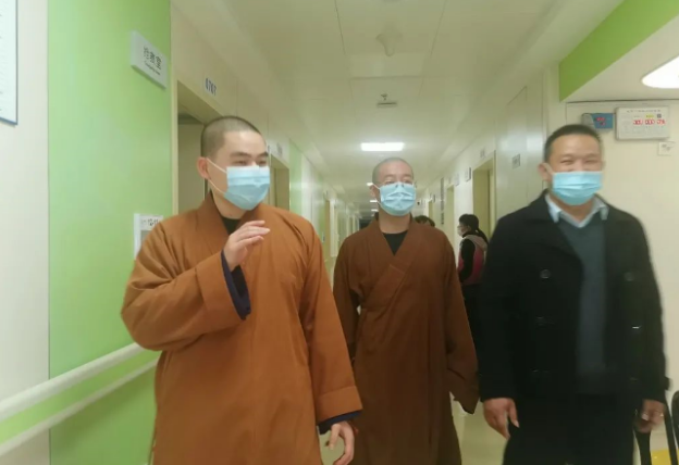 崇慈向善·与爱同行！厦门眼科中心携手鸿山慈善会助力贫困眼疾患者重获光明3.png