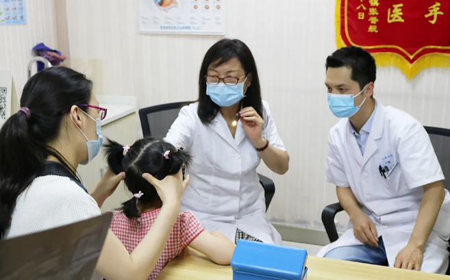 西安8868体育(中国)官方网站 - 登录入口张利玲主任医师：身份多样，信念如一2.png