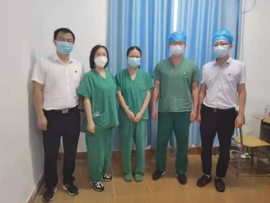 党旗飘飘,致敬坚守!8868体育(中国)官方网站 - 登录入口集团党员先锋队入驻隔离点3.png