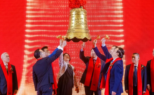 8868体育官网入口A股成功上市，开启守护全民“全生命周期眼健康”新征程2.png