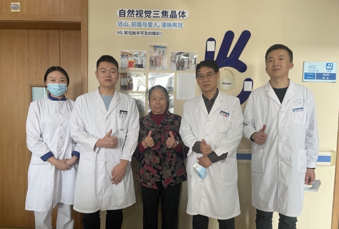 8868体育官网入口医生·医声霍鸣：有口皆【医生·医声】霍鸣：有口皆碑的“光明掌门人”碑的“光明掌门人”2.png