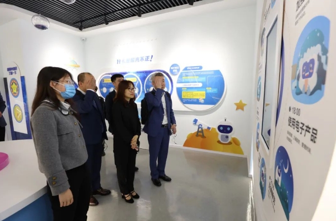 医疗器械流通头部企业华瑭大昌CEO到访8868体育官网入口，共谋眼科高质量发展新机遇!2.png